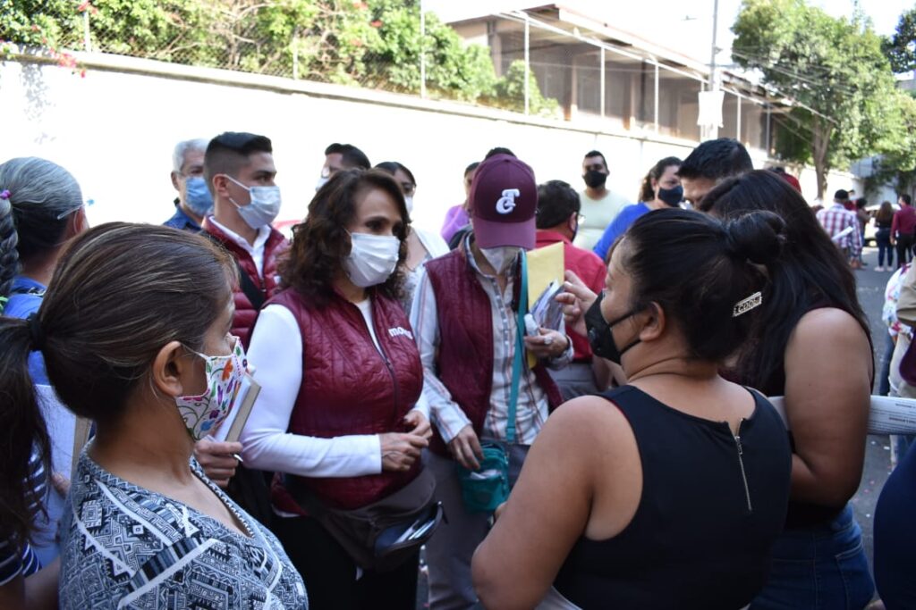 Dolores Padierna escuchando propuestas vecinales
