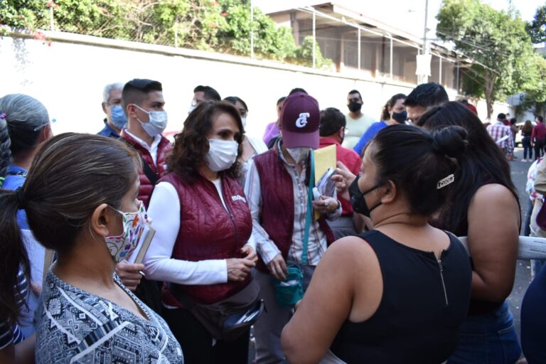 Dolores Padierna escuchando propuestas vecinales