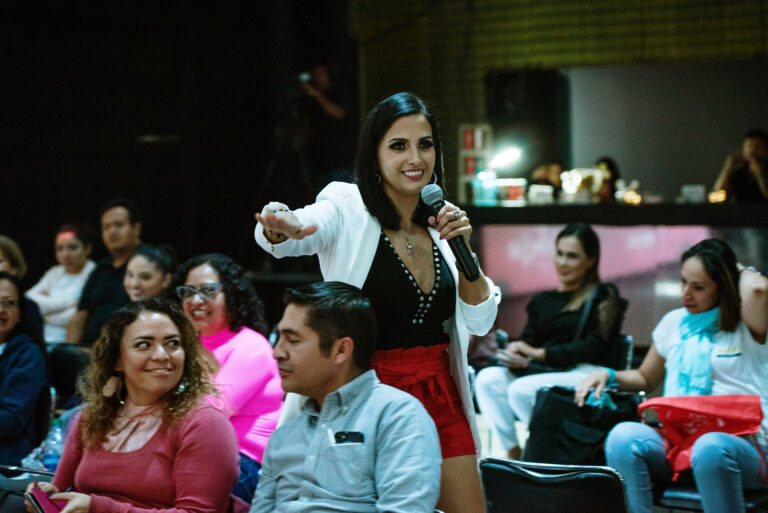 Un camino a la independencia económica es el aotoempleo. La especialista Bárbara de la Rosa señala la oportunidad de las mujeres.