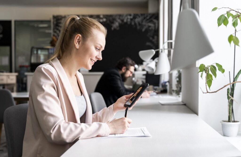 Las empresas que implementan Conferencia Telcel cuentan con la posibilidad de establecer de mejor manera un clima laboral óptimo y armonioso al interior de sus estructuras corporativas.