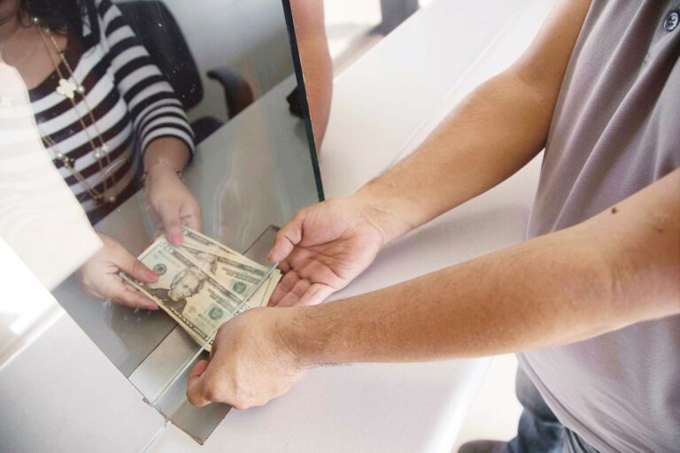 Mamá es quien más recibe remesas