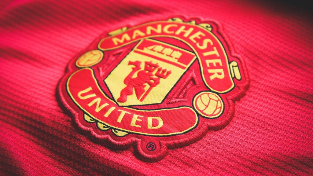El Manchester United Football Club, conocido como Manchester United o simplemente United, es un club de fútbol profesional inglés de la ciudad de Mánchester, Inglaterra, que compite en la Premier League. Disputa sus partidos como local en el estadio Old Trafford, desde 1910.
