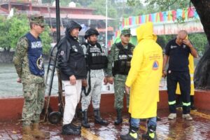 Más de 80 elementos con equipamiento específico se desplegaron