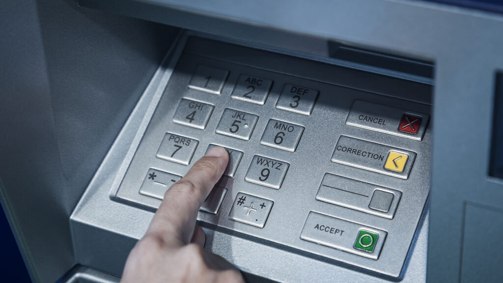 En México los bancos cambian manera de retirar dinero