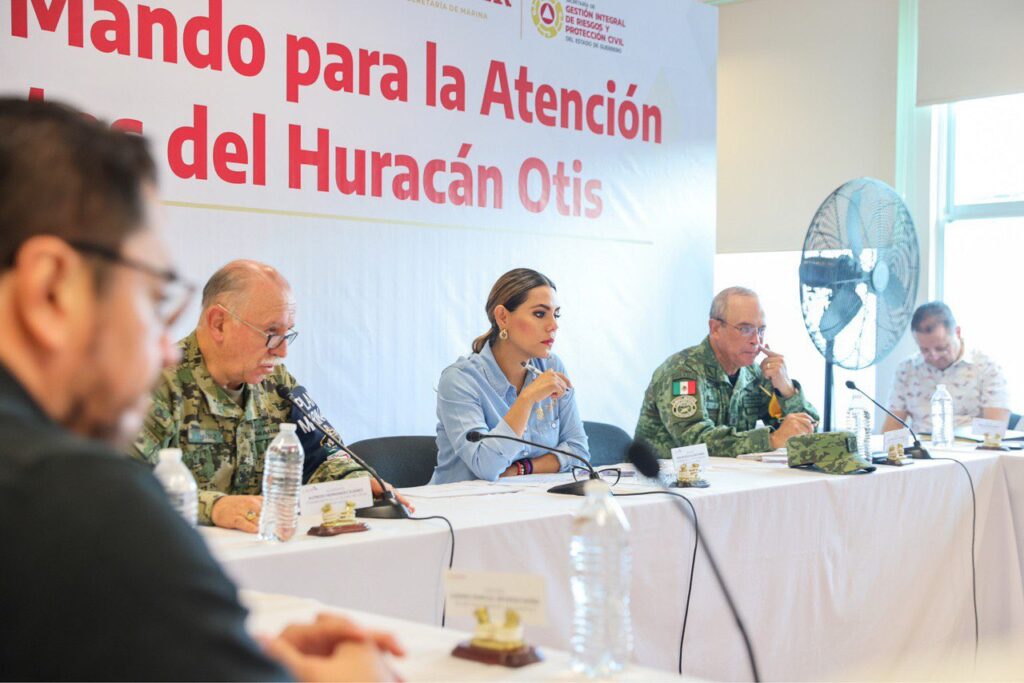 La gobernadora de Guerrero, Evelyn Salgado Pineda supervisa de cerca las labores de recuperación