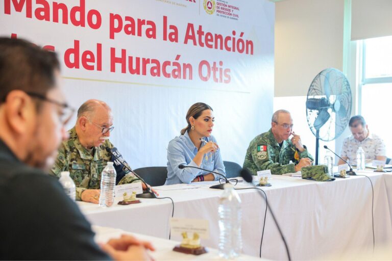 La gobernadora de Guerrero, Evelyn Salgado Pineda supervisa de cerca las labores de recuperación