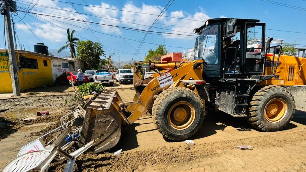 Continúa la restauración de rutas de transporte en Acapulco