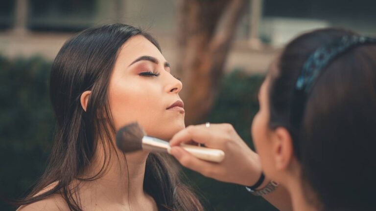 Nueva Zelanda prohibirá los "químicos por siempre" en el maquillaje
