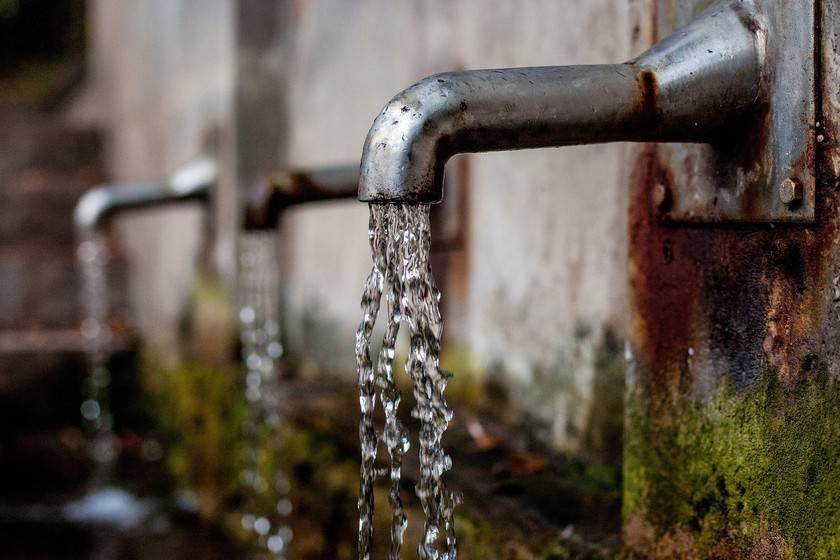 Experto considera microsismos como origen de agua contaminada