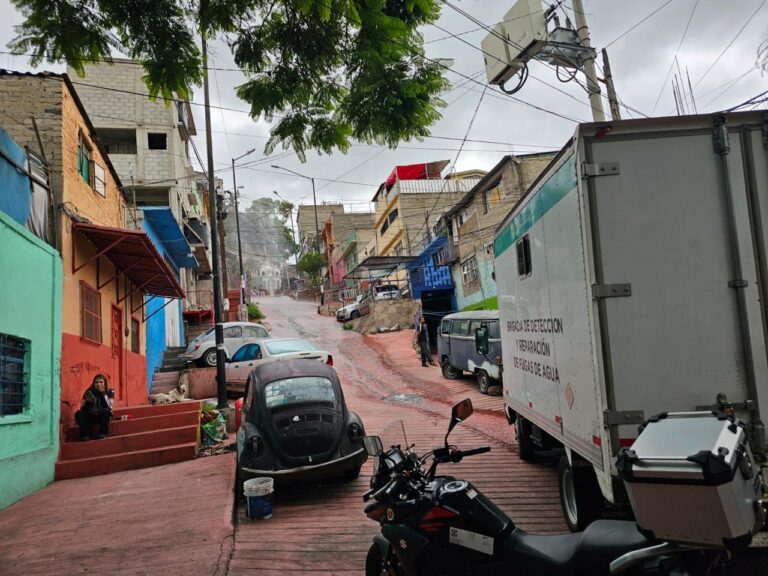 SACMEX soluciona fuga de agua en Gustavo A. Madero