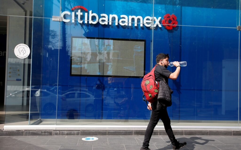 De acuerdo con el calendario 2025 de la Comisión Nacional Bancaria y de Valores (CNBV), el próximo lunes 17 de marzo habrá un cierre de todos los bancos