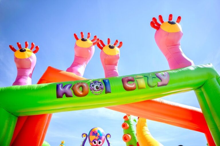 Emprender con una ciudad inflable: KoolCity