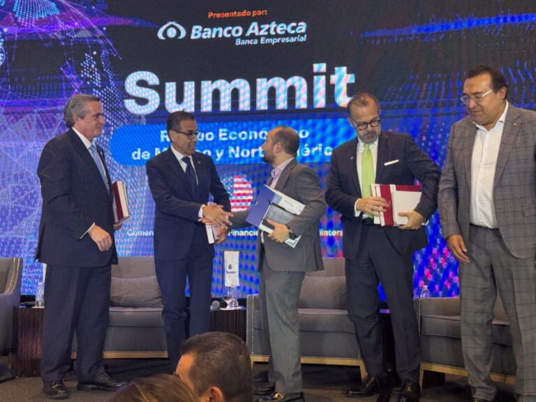 Líderes empresariales firman acuerdo con Banco Azteca