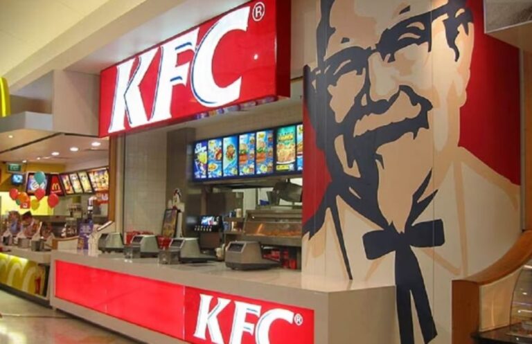 Estrategia de marketing de KFC con innovación, adaptación local y fidelización de clientes en 145 países