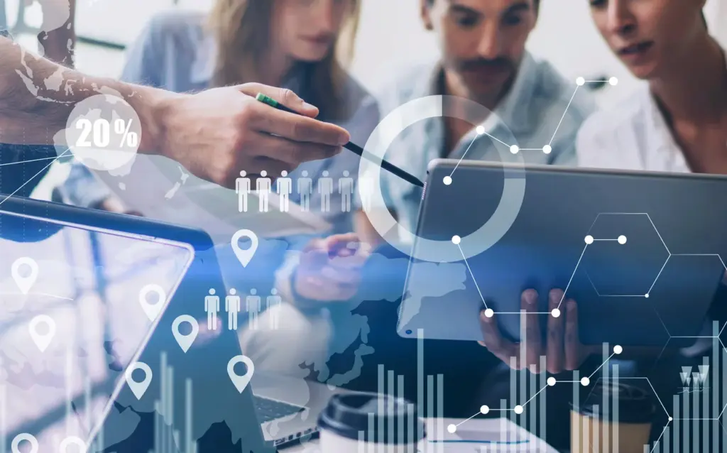 Cultura empresarial sostenible con tecnología que impulsa innovación y cuidado ambiental Instrucciones: estilo editorial moderno y limpio, oficina con plantas, pantallas y energía renovable visible, luz natural, sin texto en la imagen, formato horizontal y de alta resolución.