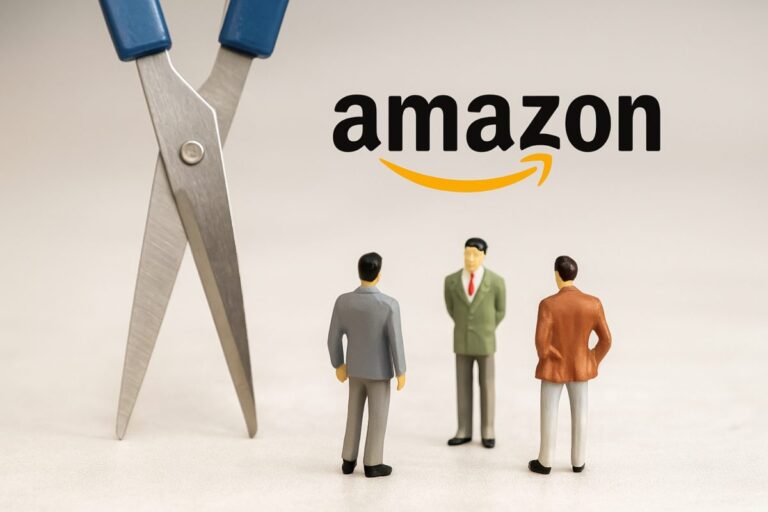 Oficinas vacías con ambiente corporativo, reflejando tensiones por despidos y retos en cultura empresarial