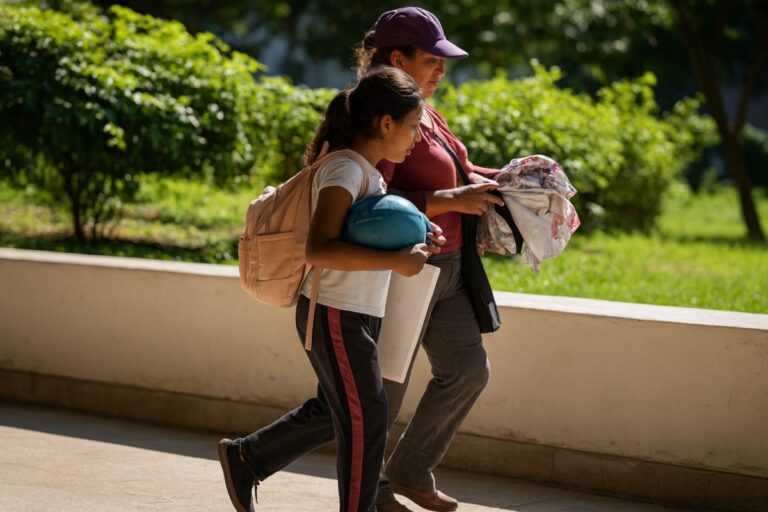 Persona recibiendo capacitación laboral en Chiapas como estrategia contra la informalidad laboral