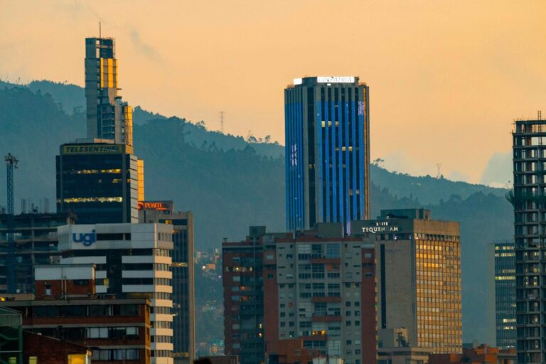 Emprendedores y negocios en crecimiento en ciudades con más negocios en Colombia según el censo económico del DANE