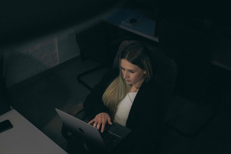 Prevención del terrorismo laboral y escolar en entornos organizacionales mexicanos