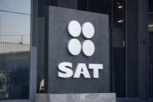 Fachada del SAT en México con señalización visible, relacionada con el Buzón Tributario
