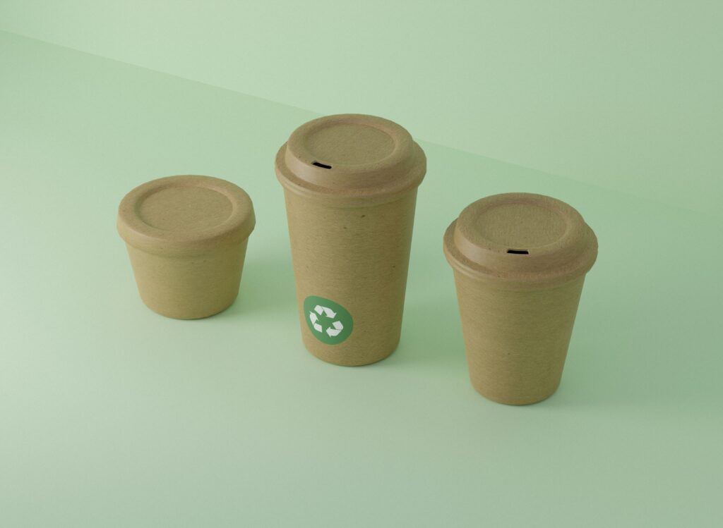 Diseño de vaso sin tapa biodegradable hecho de semilla de aguacate, innovación sustentable mexicana