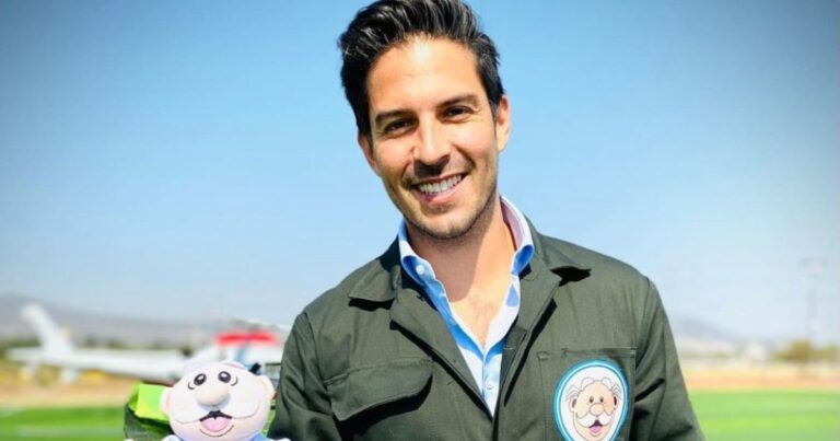 Forbes incluyó en su listado de líderes empresariales de América Latina 2025 a Víctor González Herrera, CEO de Farmacias Similares.