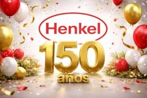 Colaboradores de Henkel en sede corporativa moderna celebrando 150 años de innovación y cultura empresarial
