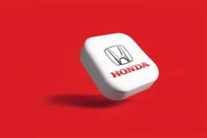 Logotipo flotante de Honda sobre fondo rojo, símbolo del impulso al talento industrial automotriz en Guanajuato