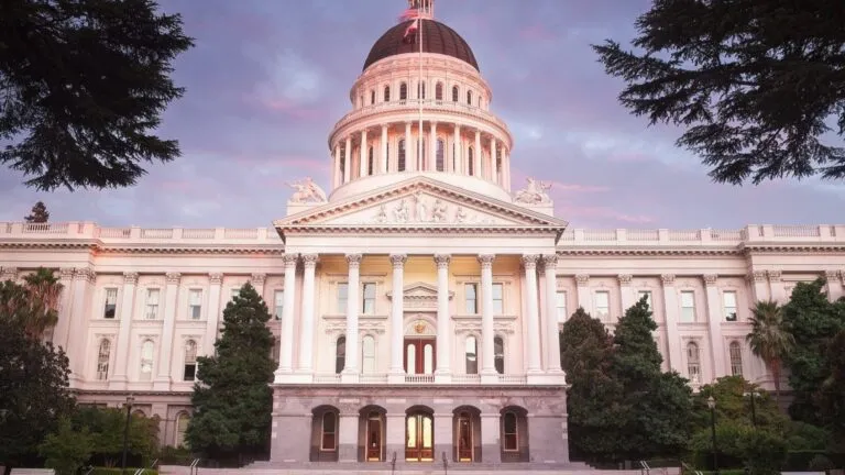 Impuestos en California generan debate entre grandes fortunas por nuevas reglas fiscales y efecto retroactivo