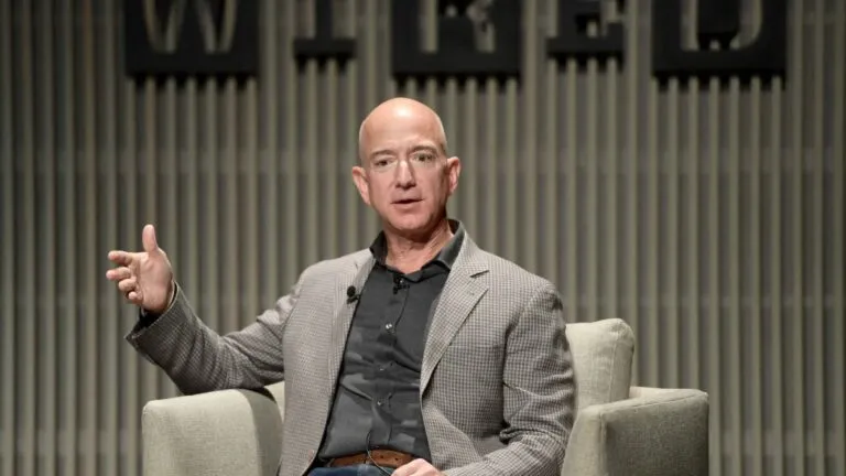 Jeff Bezos recupera el tercer lugar entre los más ricos tras el repunte de acciones de Amazon