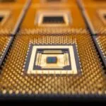 La IA en el dispositivo transforma modelos de negocio globales al mejorar eficiencia operativa, privacidad e innovación empresarial.