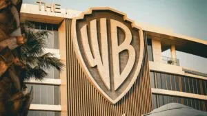Warner Bros. rechaza oferta de Paramount y respalda acuerdo estratégico con Netflix