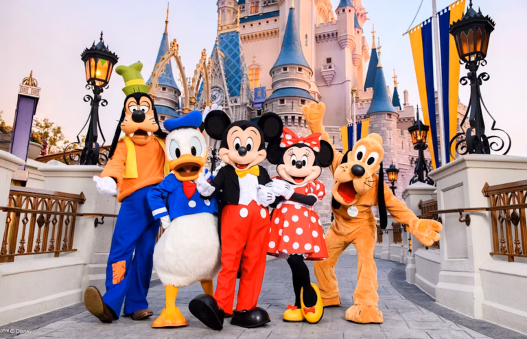 Imagen representando el desgaste de Disney en taquilla y el cambio hacia streaming en 2026