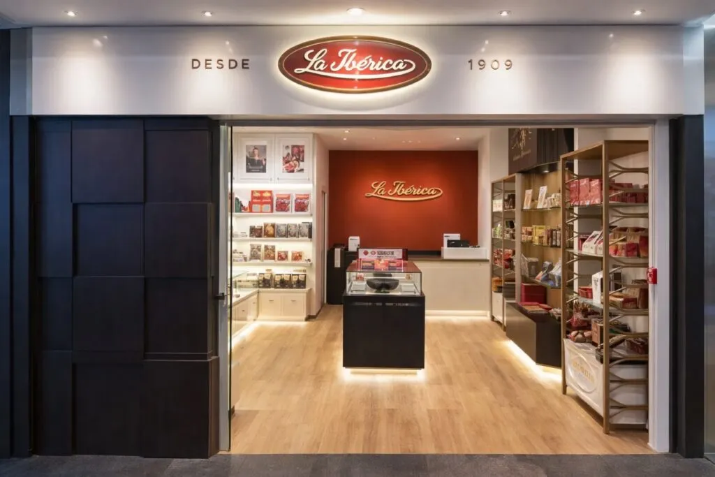 Fachada de La Ibérica, empresa familiar peruana con cultura empresarial e identidad tradicional