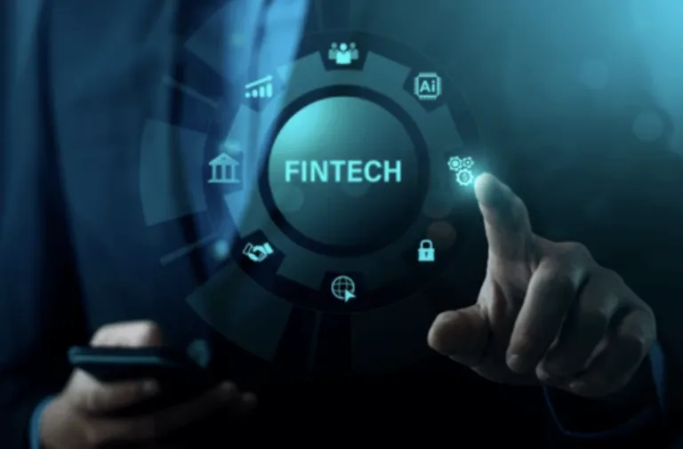 Alexis Nickin Gaxiola analiza impacto económico de regulación Fintech en América Latina.