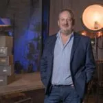 Marcus Dantus en set de Shark Tank México, líder del emprendimiento y la innovación en México