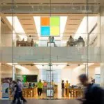 Ilustración de tecnología que muestra datos en vidrio y sistemas avanzados de archivo empresarial de larga duración