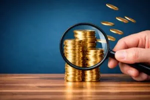 Empresarios mexicanos colaborando en estrategia de inversión y cultura de crecimiento empresarial