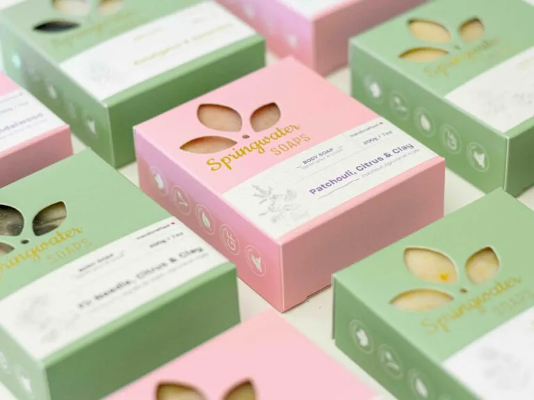 Empaque especializado para comercio electrónico en alimentos, con diseño sostenible y trazabilidad, en centro logístico digitalizado