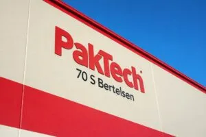Fachada de PakTech, empresa que impulsa la cultura empresarial circular en México con empaques reciclados