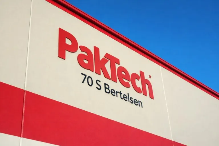 Fachada de PakTech, empresa que impulsa la cultura empresarial circular en México con empaques reciclados