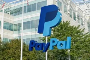 Fachada de la sede de PayPal, símbolo del cambio de liderazgo y estrategia fintech