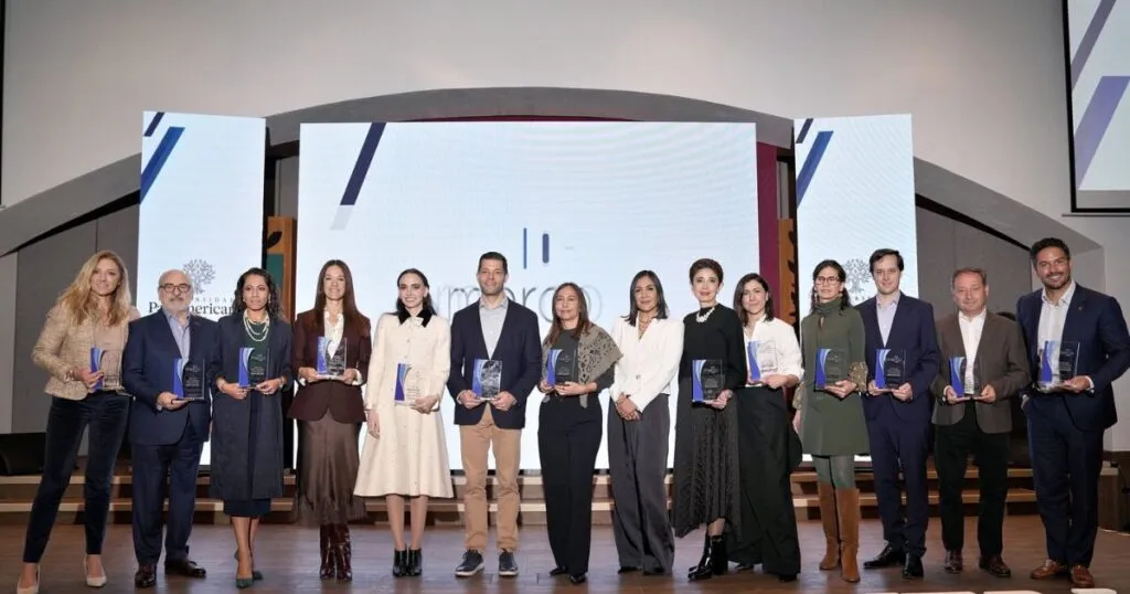 Víctor González Herrera recibe premio Líder Empresarial 2025.