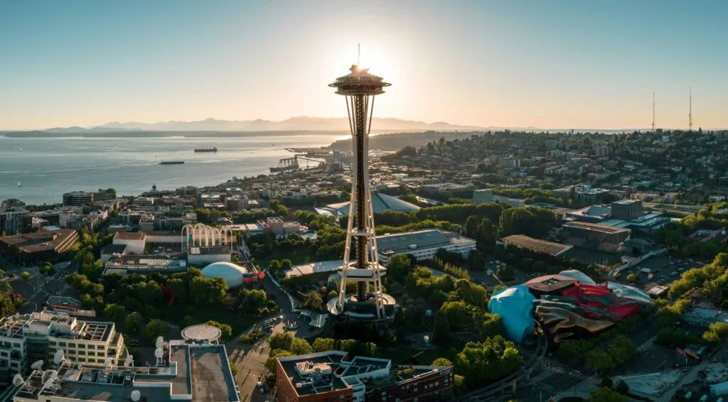 Vista urbana de Seattle con enfoque en innovación y preparación para el Mundial 2026