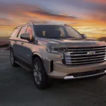 Vehículo blindado en operación urbana que representa la renta flexible de autos blindados y la movilidad segura en escenarios corporativos