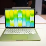 Imagen del Apple MacBook Neo con diseño elegante mostrando la pantalla y teclado, destacando accesibilidad tecnológica MacBook Neo