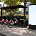 Sistema estatal de bicicletas públicas Puebla con tecnología y movilidad sustentable en entorno urbano moderno