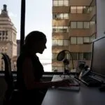 Mujeres líderes colaborando en oficina espacio laboral Día de la Mujer inclusión México