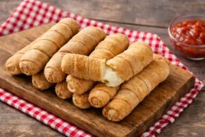 Producción artesanal e industrial de tequeños en Uruguay destacando la fábrica de tequeños y su impacto empresarial