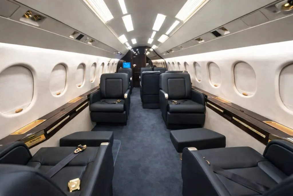 Interiores de aviones privados en Estados Unidos con diseño personalizado, tecnología avanzada y lujo en aviación ejecutiva
